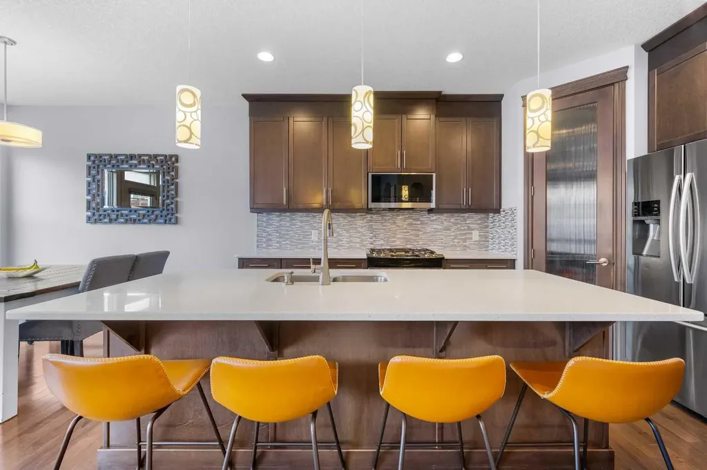 15 Sherwood Square NW Calgary AB T3R 0N7