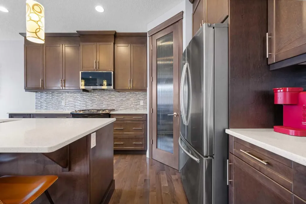 15 Sherwood Square NW Calgary AB T3R 0N7