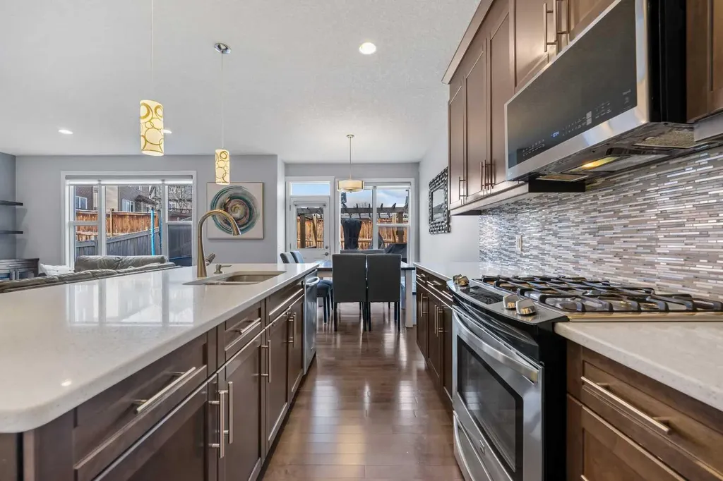 15 Sherwood Square NW Calgary AB T3R 0N7