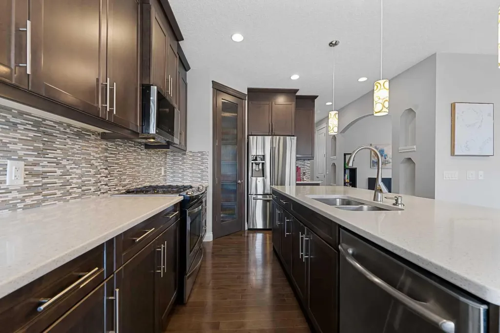 15 Sherwood Square NW Calgary AB T3R 0N7