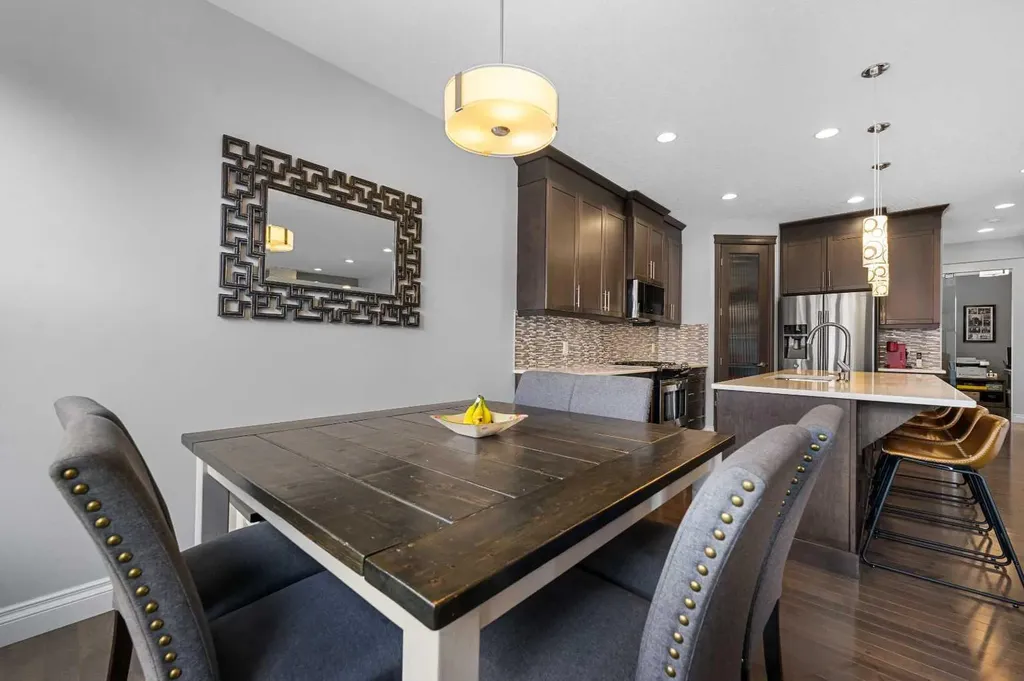 15 Sherwood Square NW Calgary AB T3R 0N7