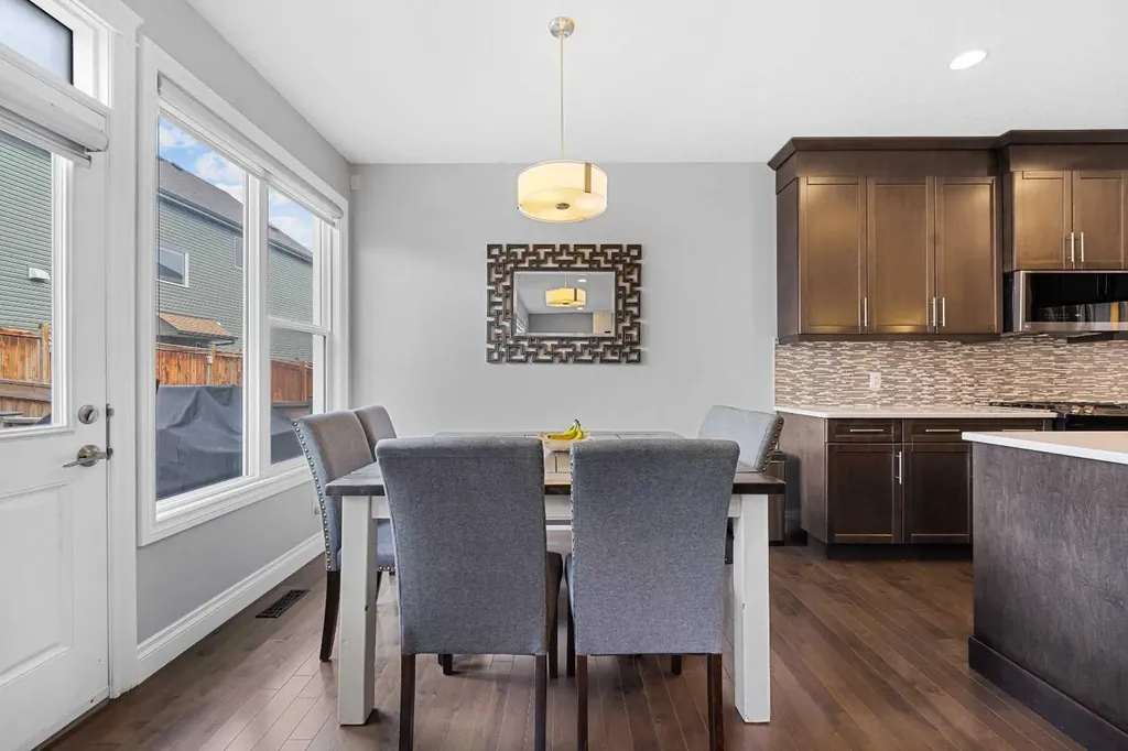 15 Sherwood Square NW Calgary AB T3R 0N7