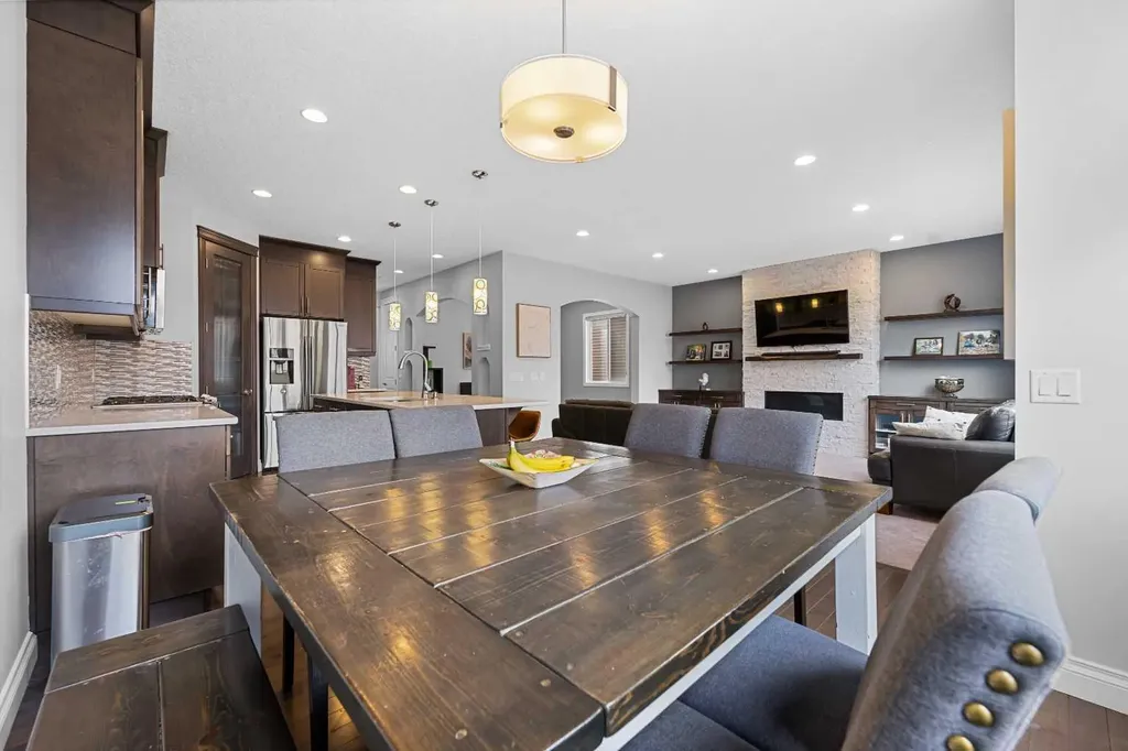 15 Sherwood Square NW Calgary AB T3R 0N7
