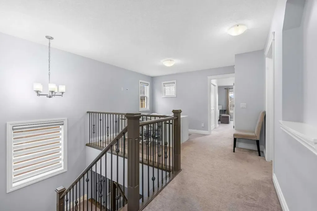 15 Sherwood Square NW Calgary AB T3R 0N7