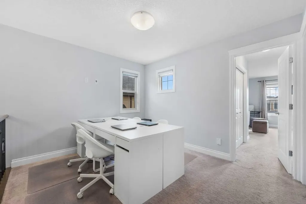15 Sherwood Square NW Calgary AB T3R 0N7