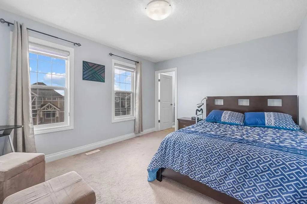 15 Sherwood Square NW Calgary AB T3R 0N7