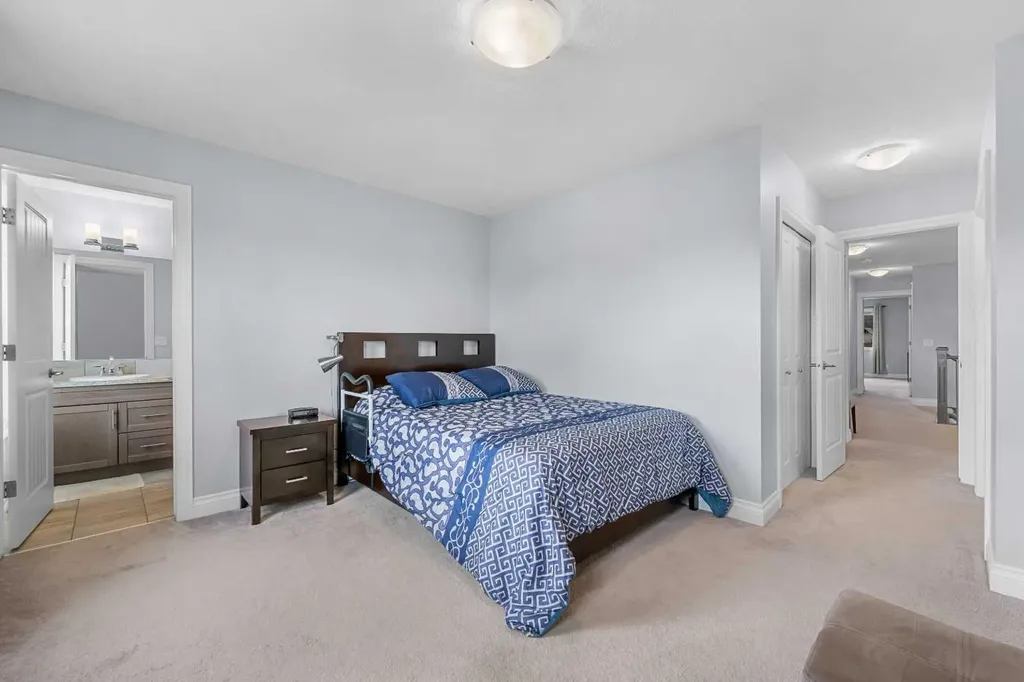 15 Sherwood Square NW Calgary AB T3R 0N7