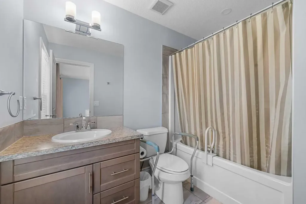 15 Sherwood Square NW Calgary AB T3R 0N7