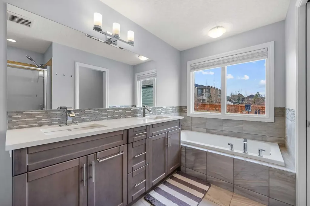 15 Sherwood Square NW Calgary AB T3R 0N7