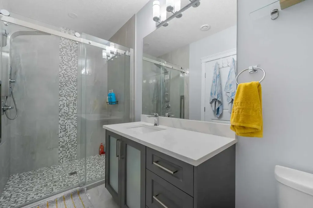 15 Sherwood Square NW Calgary AB T3R 0N7