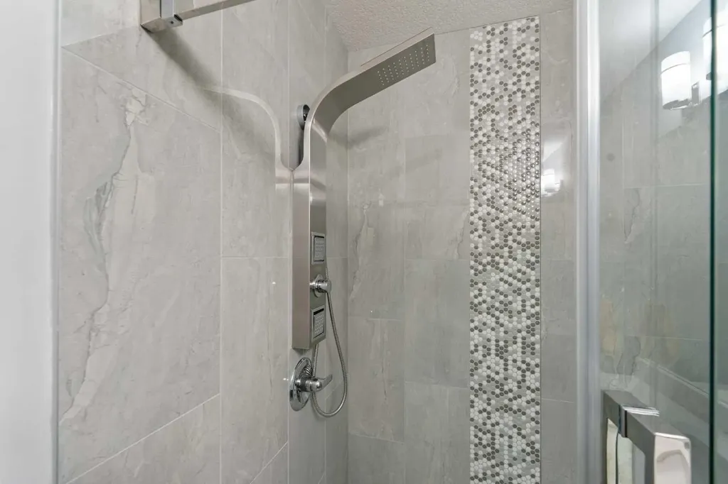 15 Sherwood Square NW Calgary AB T3R 0N7