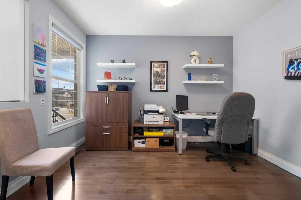 15 Sherwood Square NW Calgary AB T3R 0N7