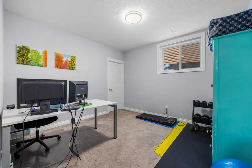15 Sherwood Square NW Calgary AB T3R 0N7