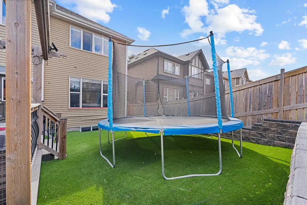 15 Sherwood Square NW Calgary AB T3R 0N7