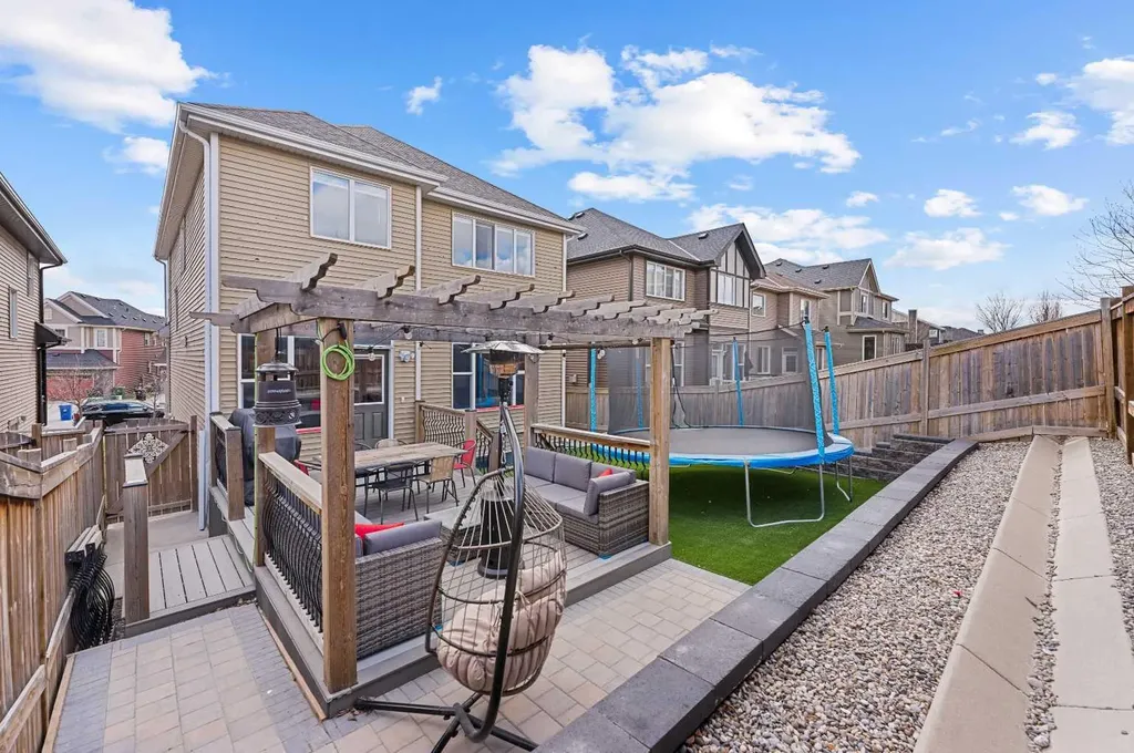 15 Sherwood Square NW Calgary AB T3R 0N7