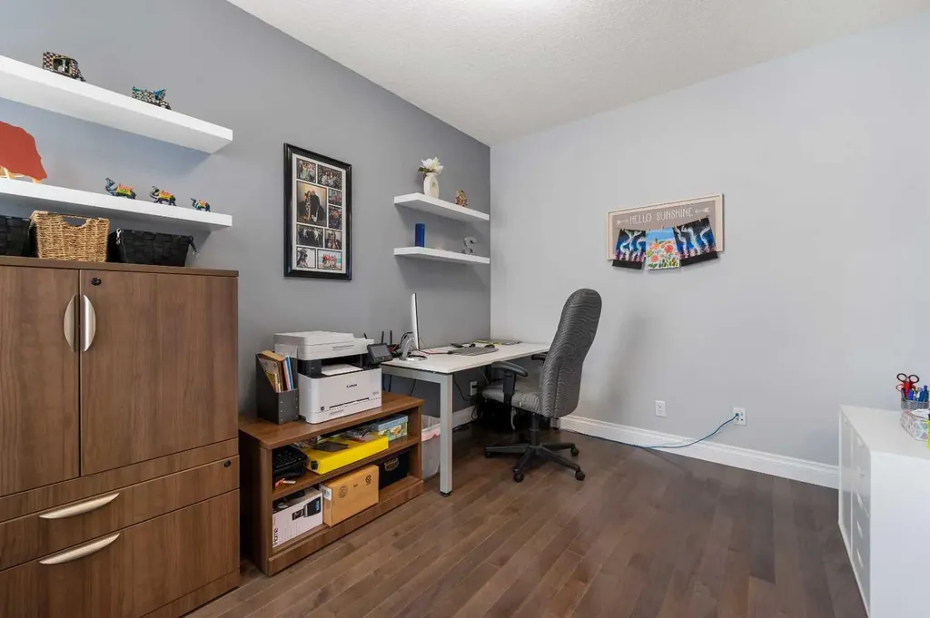 15 Sherwood Square NW Calgary AB T3R 0N7