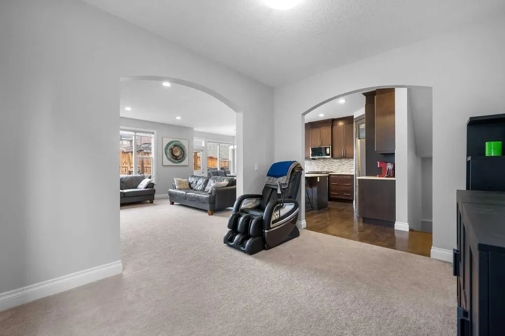 15 Sherwood Square NW Calgary AB T3R 0N7