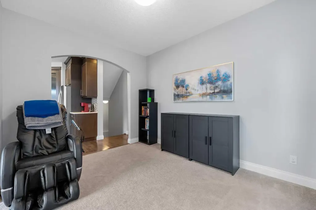 15 Sherwood Square NW Calgary AB T3R 0N7