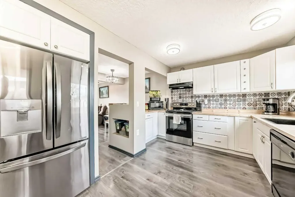 3014 Doverville Crescent SE Calgary AB T2B 1T9