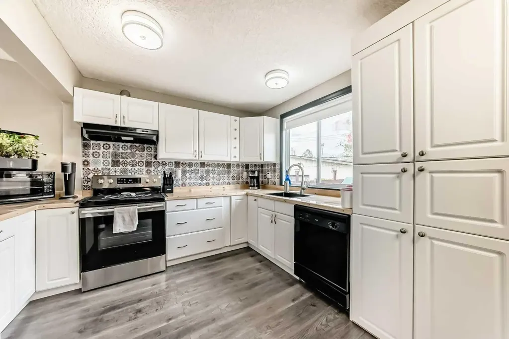 3014 Doverville Crescent SE Calgary AB T2B 1T9