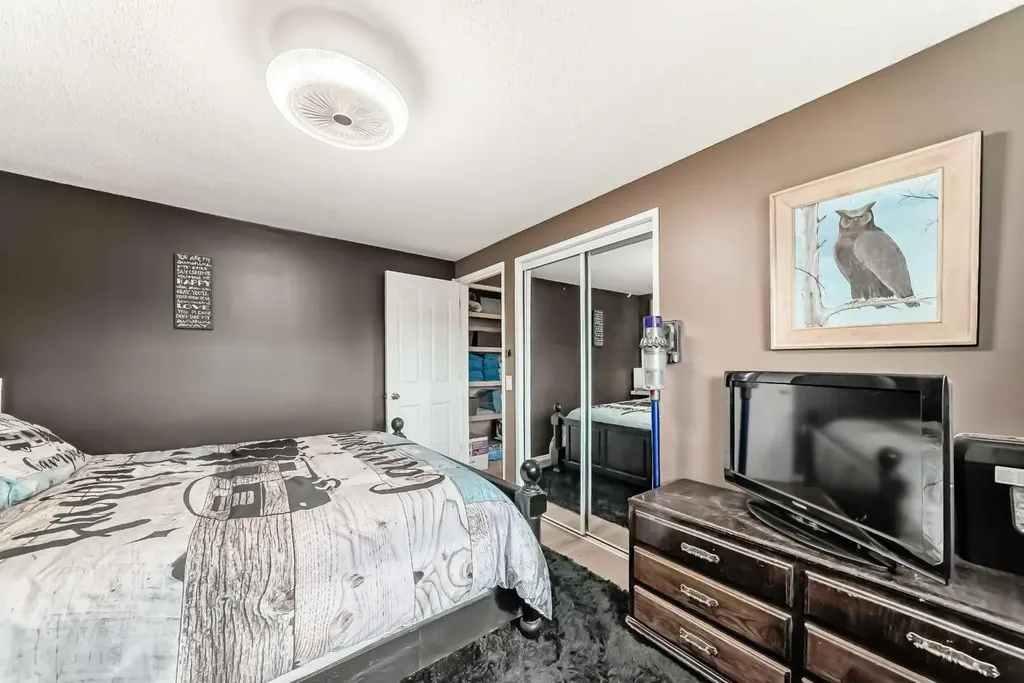 3014 Doverville Crescent SE Calgary AB T2B 1T9