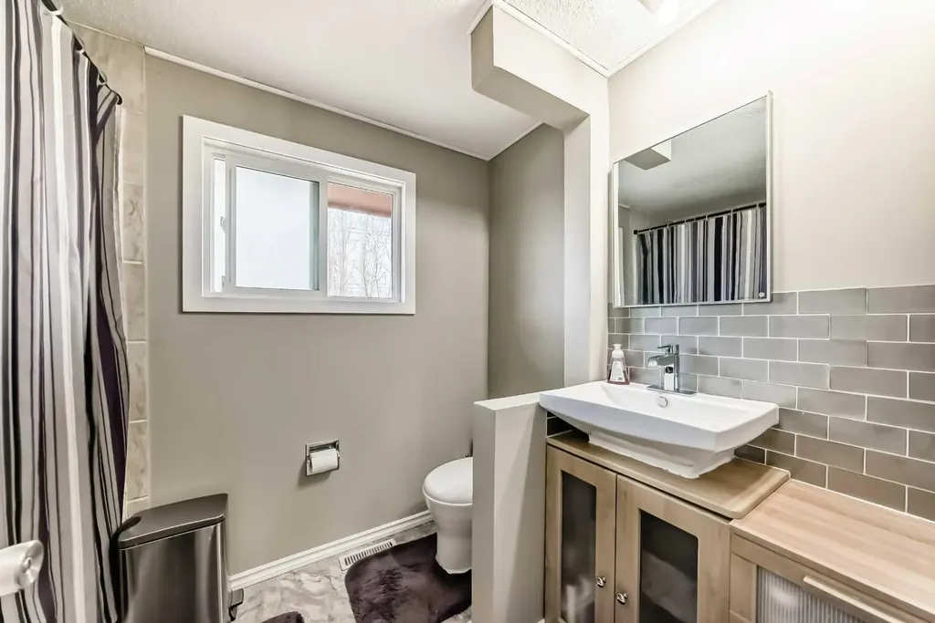 3014 Doverville Crescent SE Calgary AB T2B 1T9