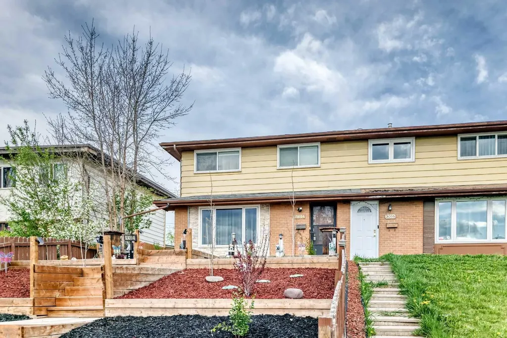 3014 Doverville Crescent SE Calgary AB T2B 1T9