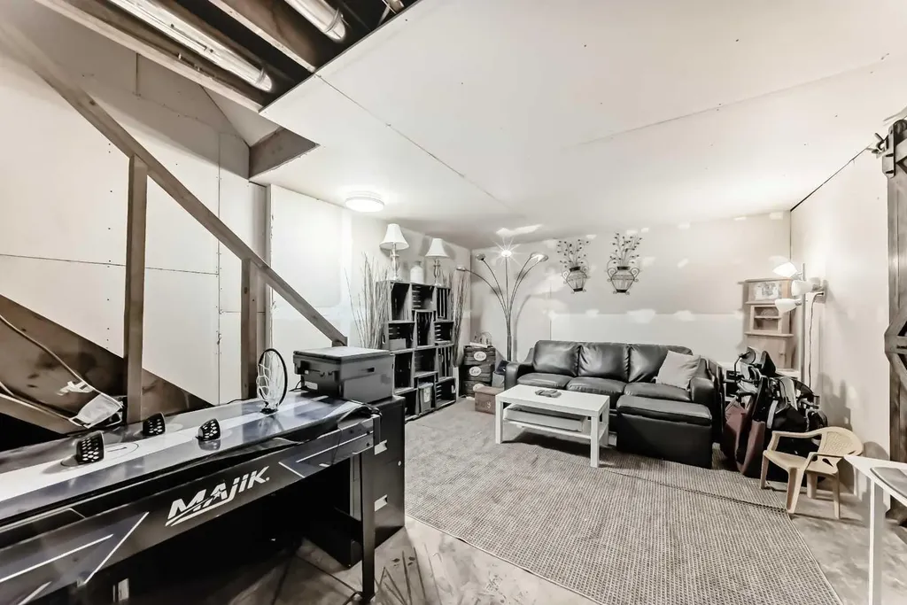 3014 Doverville Crescent SE Calgary AB T2B 1T9