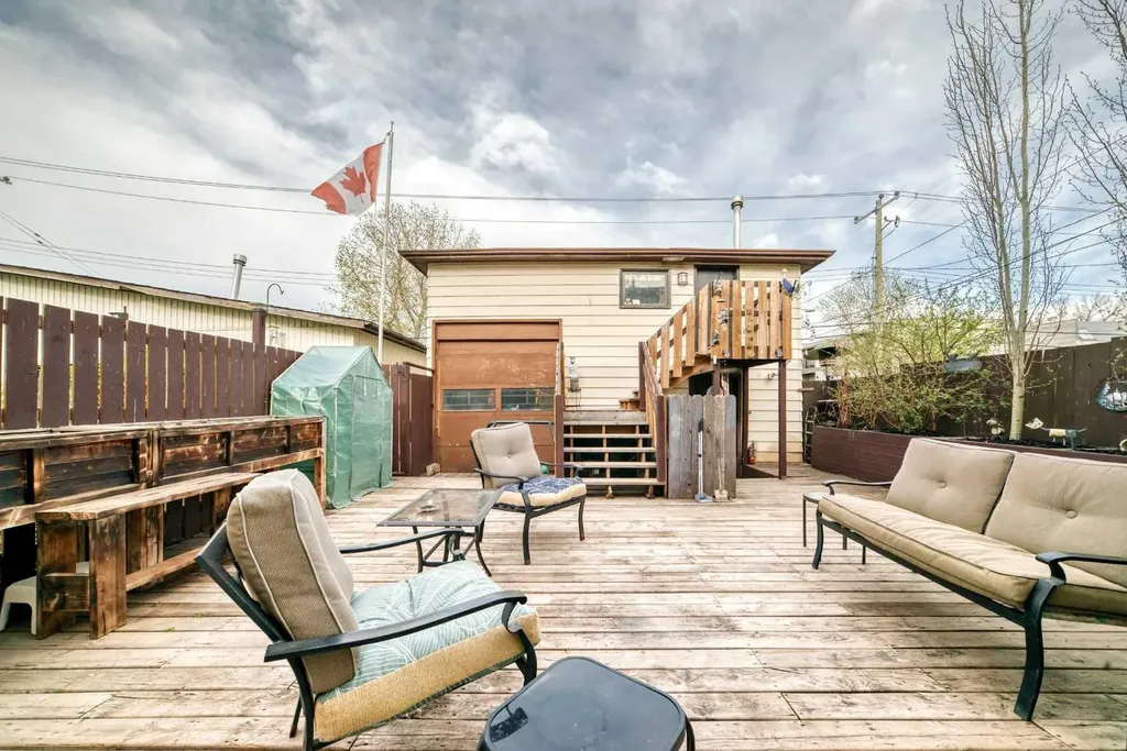 3014 Doverville Crescent SE Calgary AB T2B 1T9