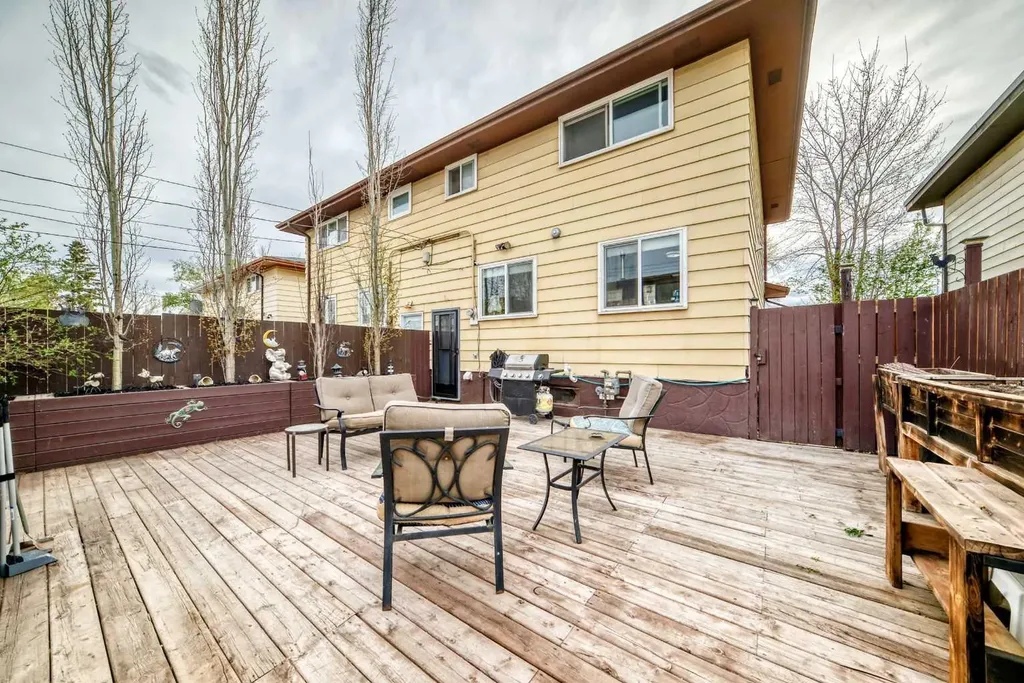 3014 Doverville Crescent SE Calgary AB T2B 1T9