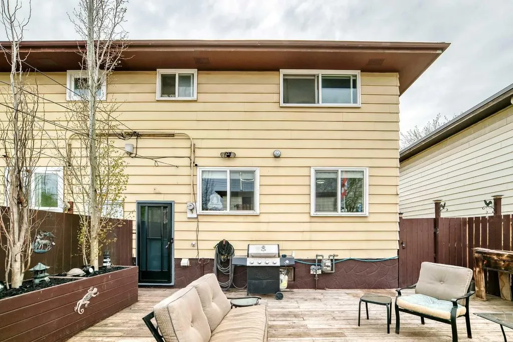 3014 Doverville Crescent SE Calgary AB T2B 1T9