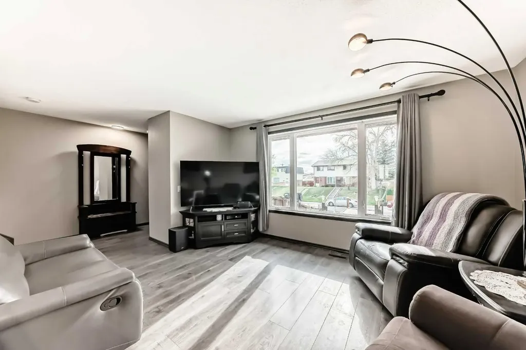 3014 Doverville Crescent SE Calgary AB T2B 1T9