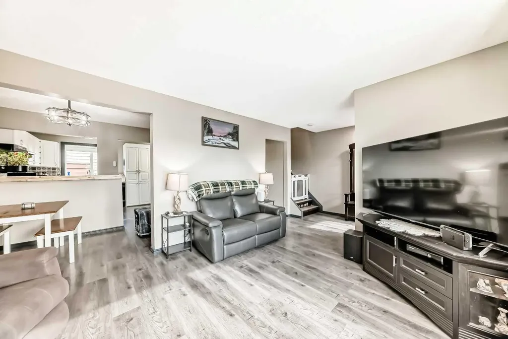 3014 Doverville Crescent SE Calgary AB T2B 1T9