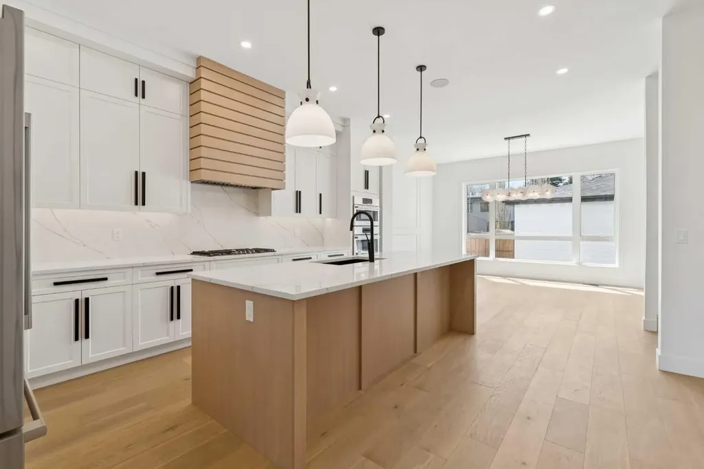 1027 32 Avenue NW Calgary AB T2K 0B2