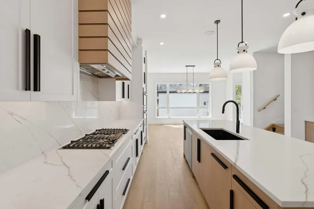 1027 32 Avenue NW Calgary AB T2K 0B2