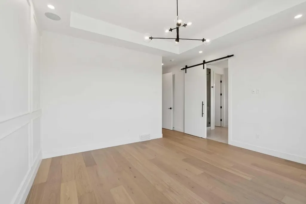 1027 32 Avenue NW Calgary AB T2K 0B2