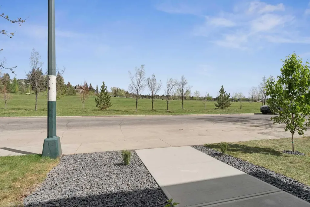 1027 32 Avenue NW Calgary AB T2K 0B2
