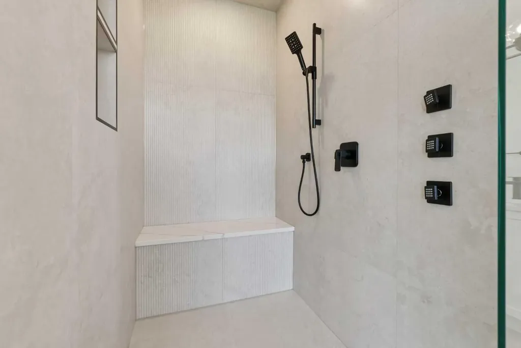 1027 32 Avenue NW Calgary AB T2K 0B2