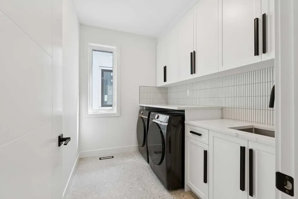 1027 32 Avenue NW Calgary AB T2K 0B2