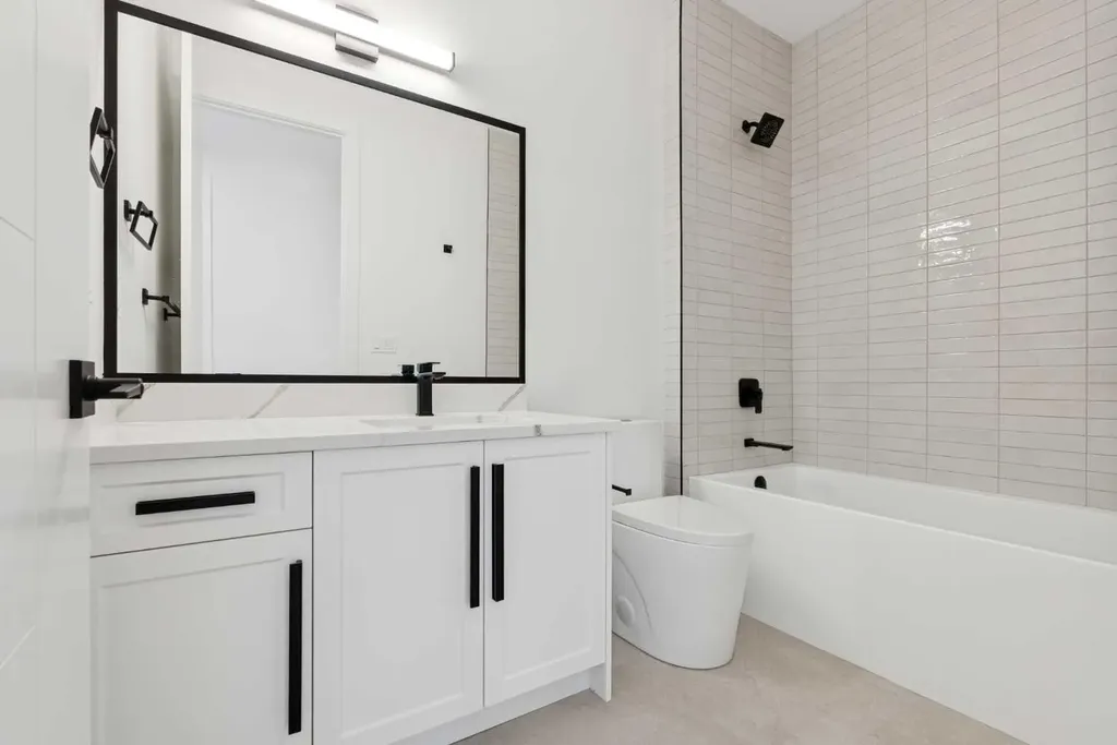 1027 32 Avenue NW Calgary AB T2K 0B2