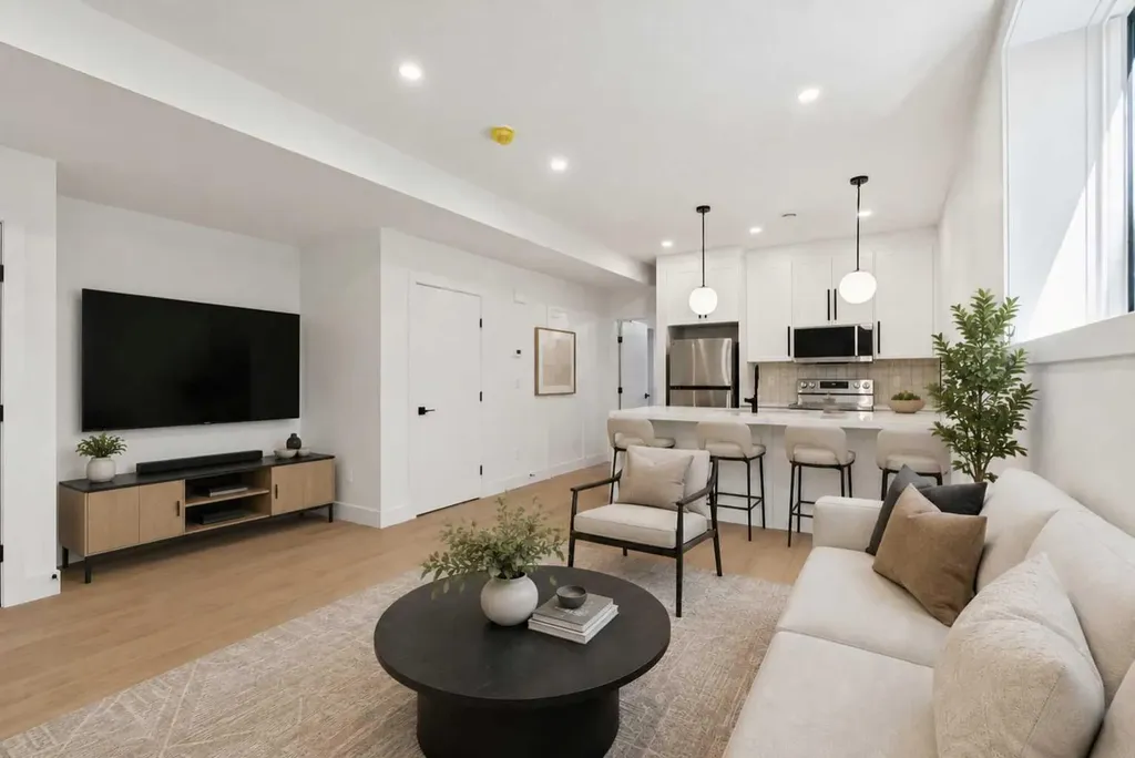 1027 32 Avenue NW Calgary AB T2K 0B2
