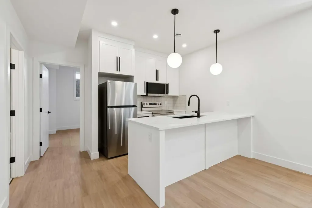 1027 32 Avenue NW Calgary AB T2K 0B2