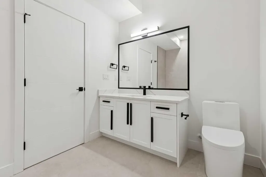 1027 32 Avenue NW Calgary AB T2K 0B2