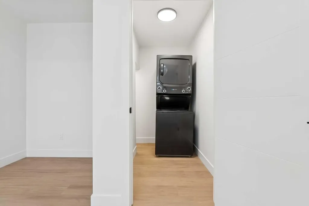 1027 32 Avenue NW Calgary AB T2K 0B2