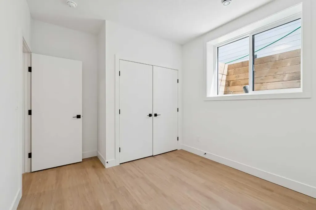 1027 32 Avenue NW Calgary AB T2K 0B2