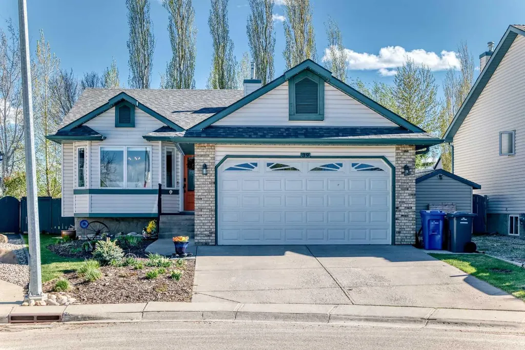 39 Westfall Crescent Okotoks AB T1S 1V5