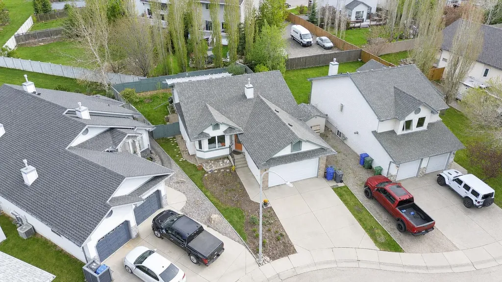 39 Westfall Crescent Okotoks AB T1S 1V5