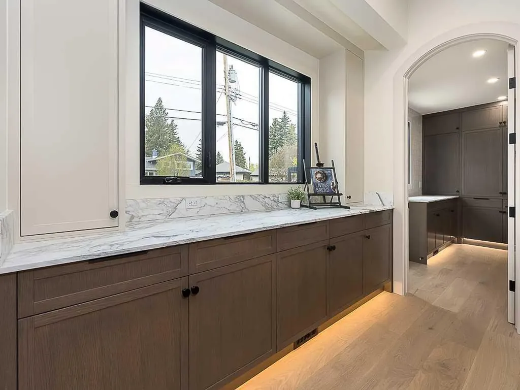 15 42 Street SW Calgary AB T3C 1Y2