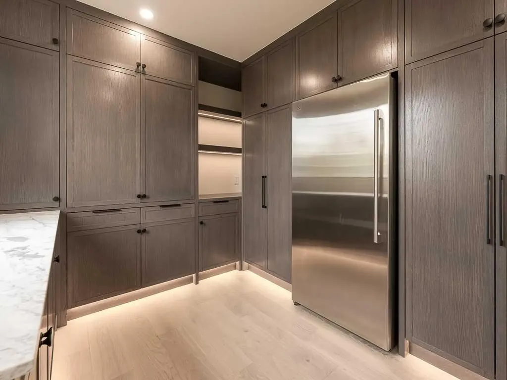 15 42 Street SW Calgary AB T3C 1Y2