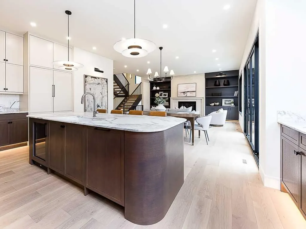 15 42 Street SW Calgary AB T3C 1Y2